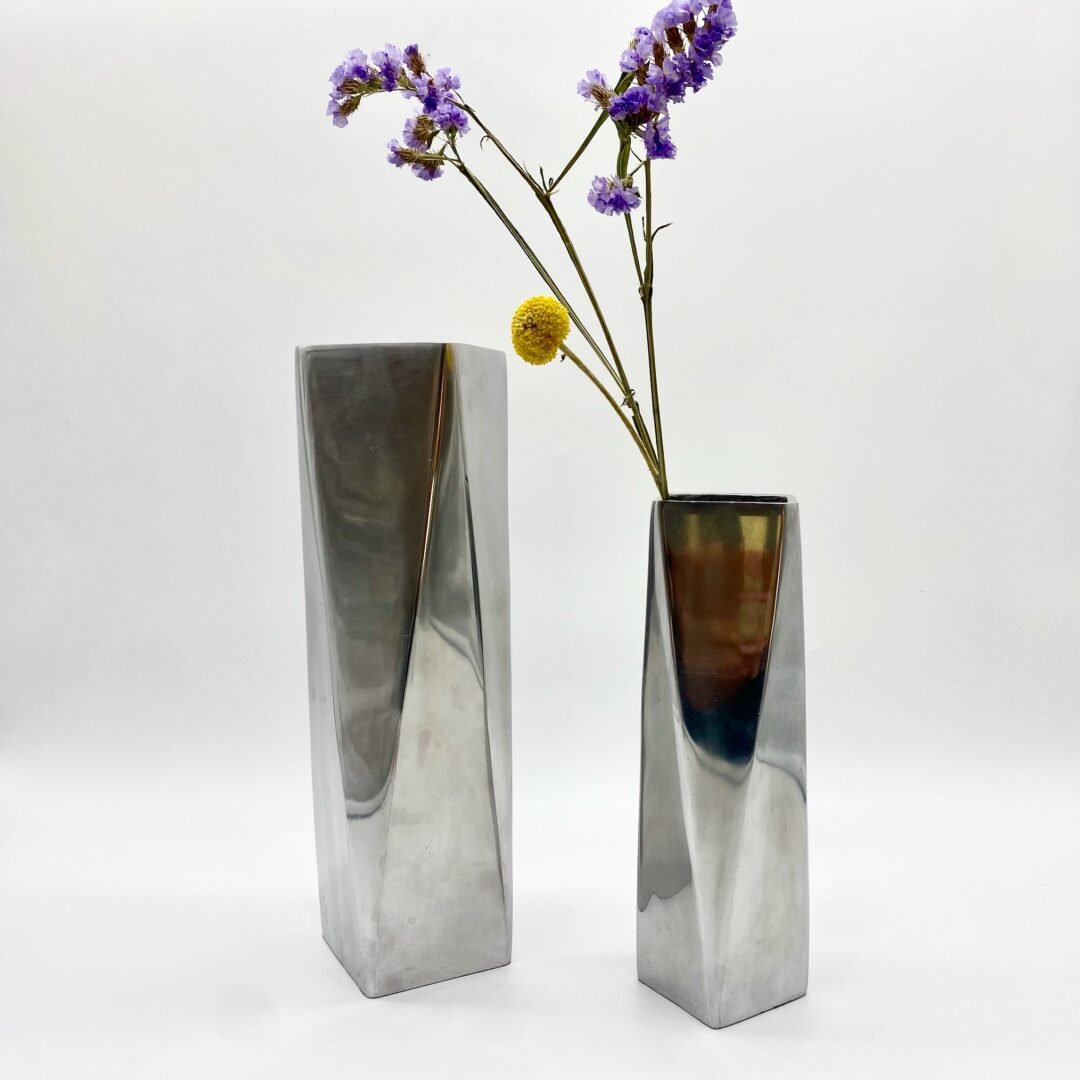 PAIRE DE VASES MODERNISTES / FONTE D’ALUMINIUM – 1970s – Image 3