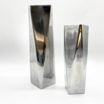 PAIRE DE VASES MODERNISTES / FONTE D’ALUMINIUM – 1970s