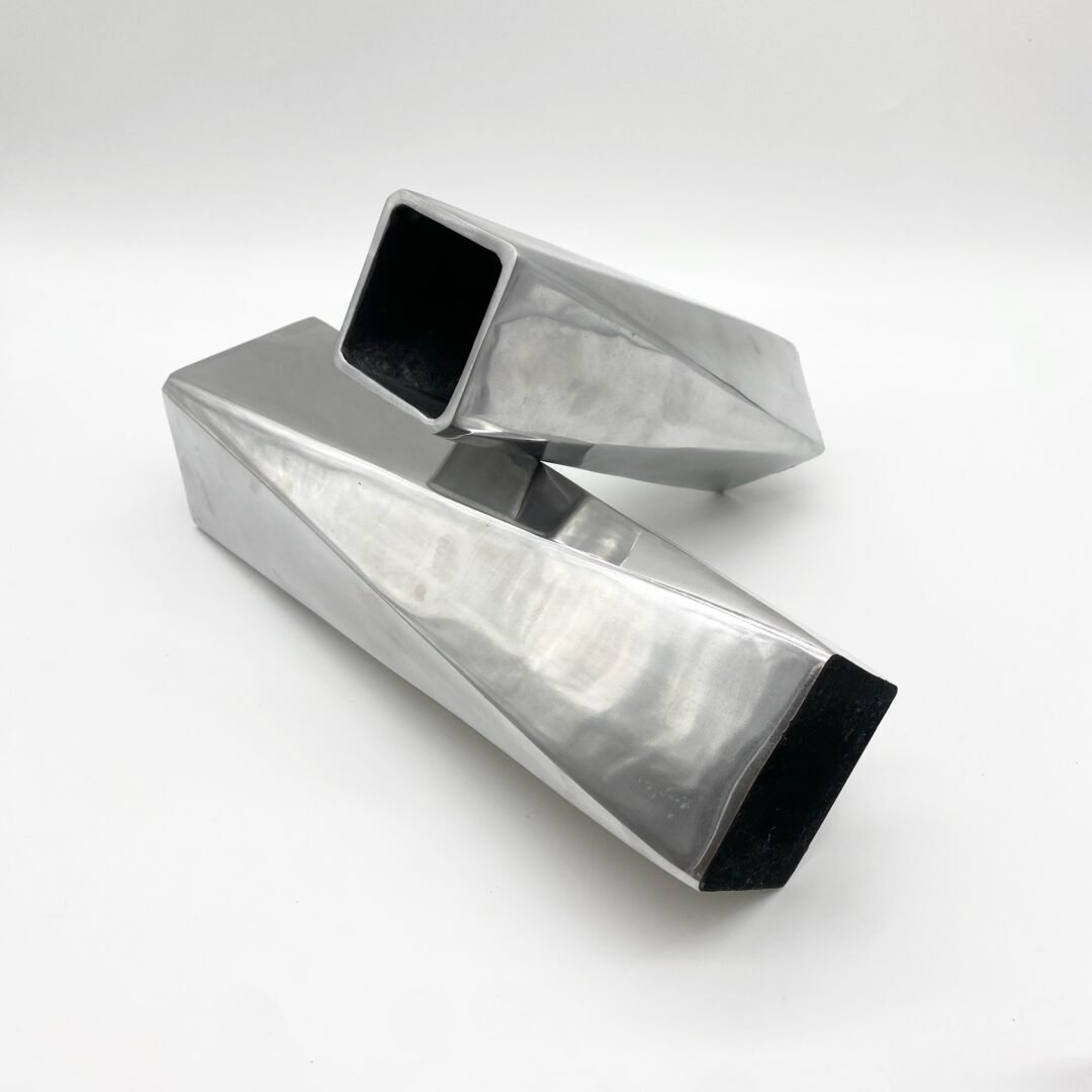 PAIRE DE VASES MODERNISTES / FONTE D’ALUMINIUM – 1970s – Image 9