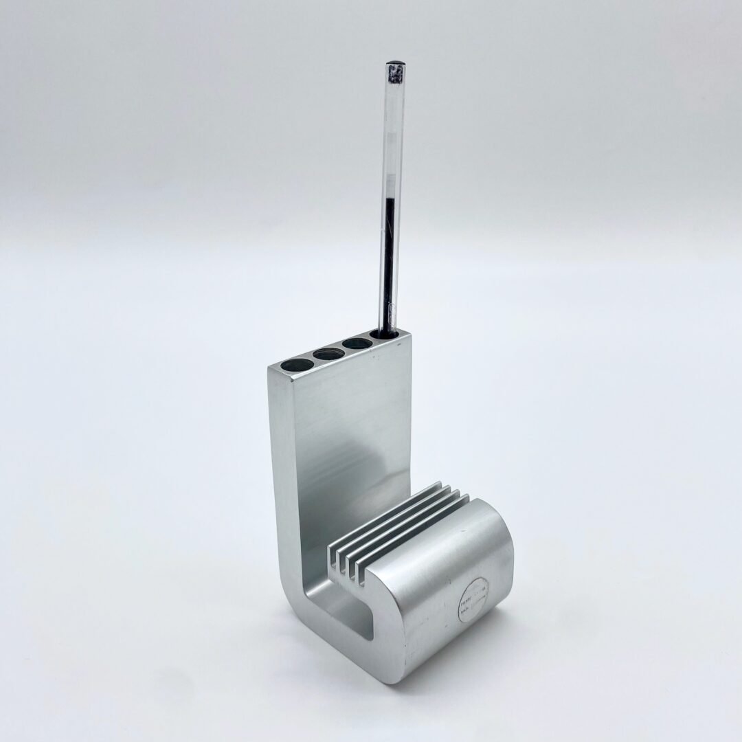 PORTE-STYLO / PRESSE-PAPIER - ALUMINIUM PAR PIERRE VANDEL – 1970s – Image 19