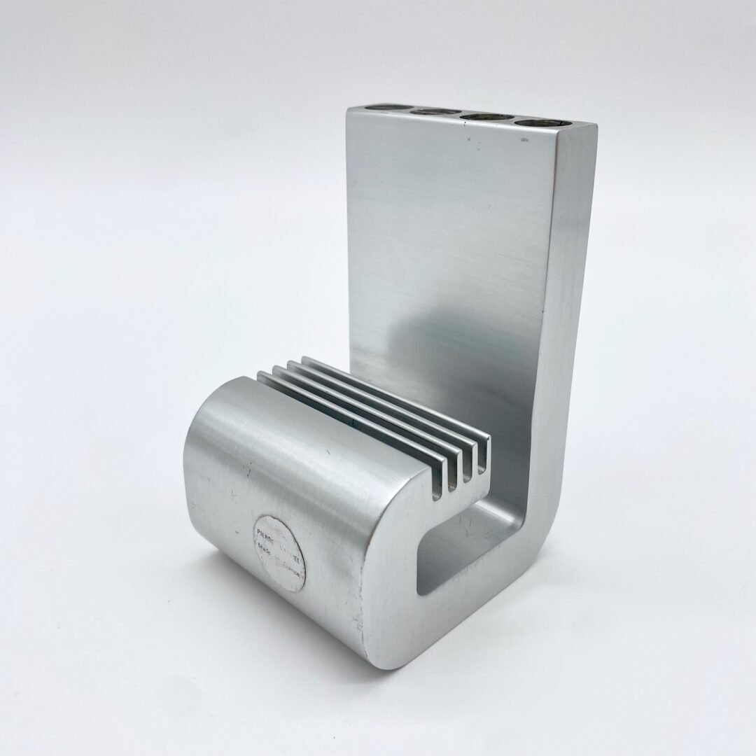 PORTE-STYLO / PRESSE-PAPIER - ALUMINIUM PAR PIERRE VANDEL – 1970s – Image 7