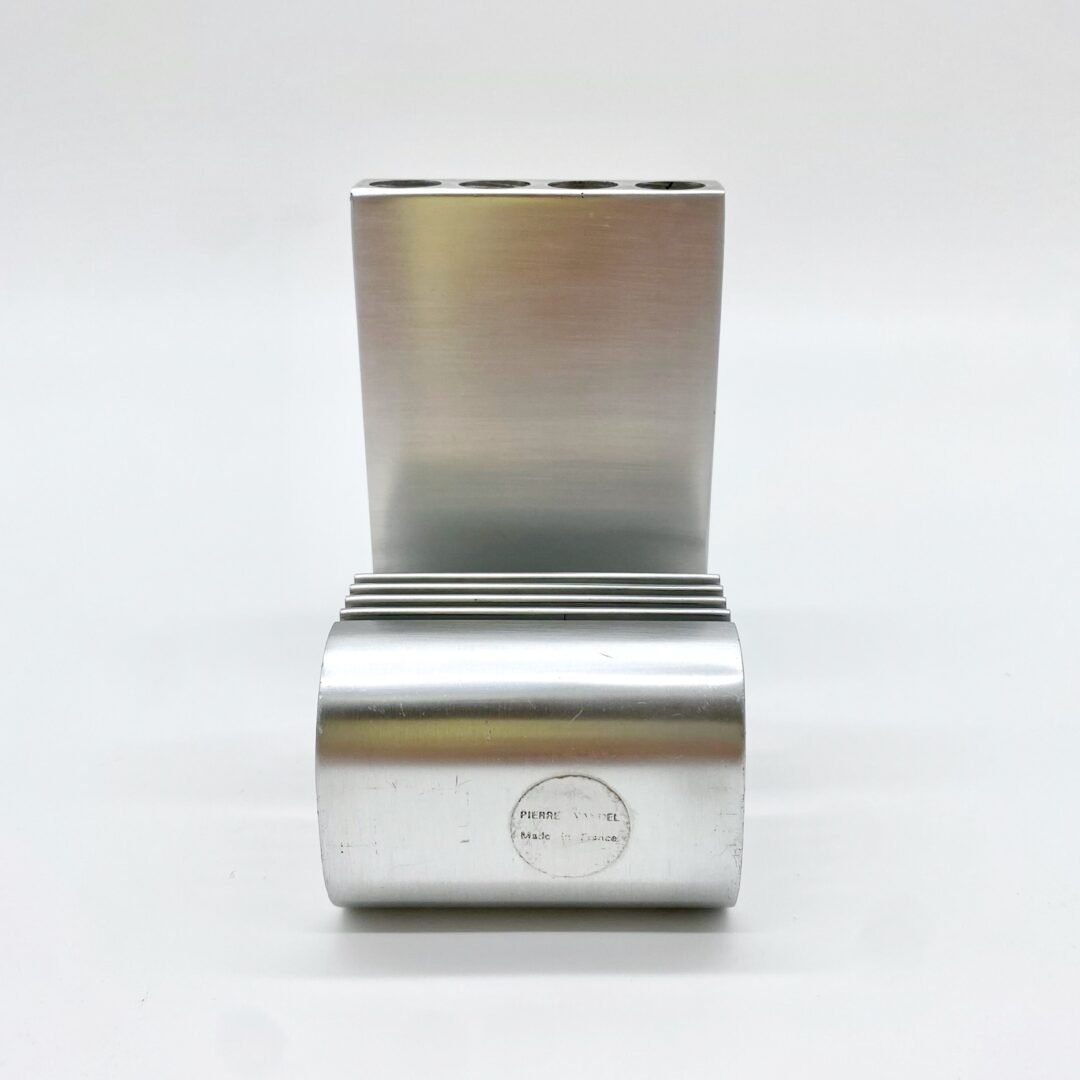 PORTE-STYLO / PRESSE-PAPIER - ALUMINIUM PAR PIERRE VANDEL – 1970s – Image 8