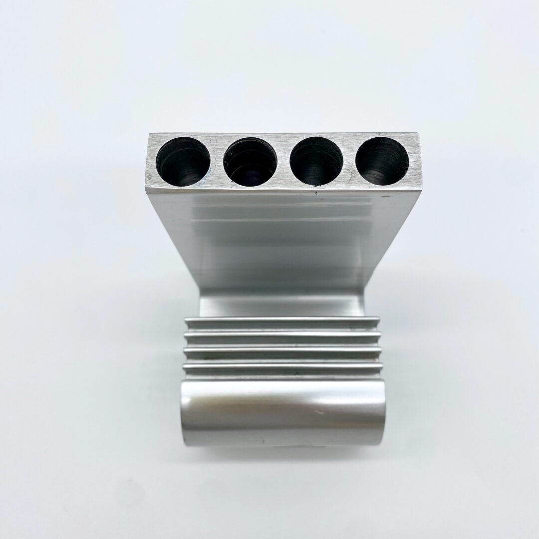 PORTE-STYLO / PRESSE-PAPIER - ALUMINIUM PAR PIERRE VANDEL – 1970s – Image 2