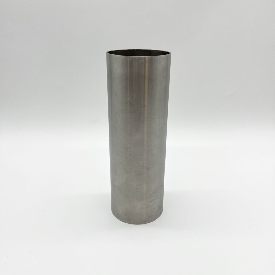 VASE ROULEAU / PIQUE-FLEURS INTÉGRÉ – ALUMINIUM BROSSÉ, 1970s – Image 4