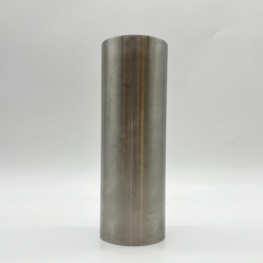 VASE ROULEAU / PIQUE-FLEURS INTÉGRÉ – ALUMINIUM BROSSÉ, 1970s – Image 5
