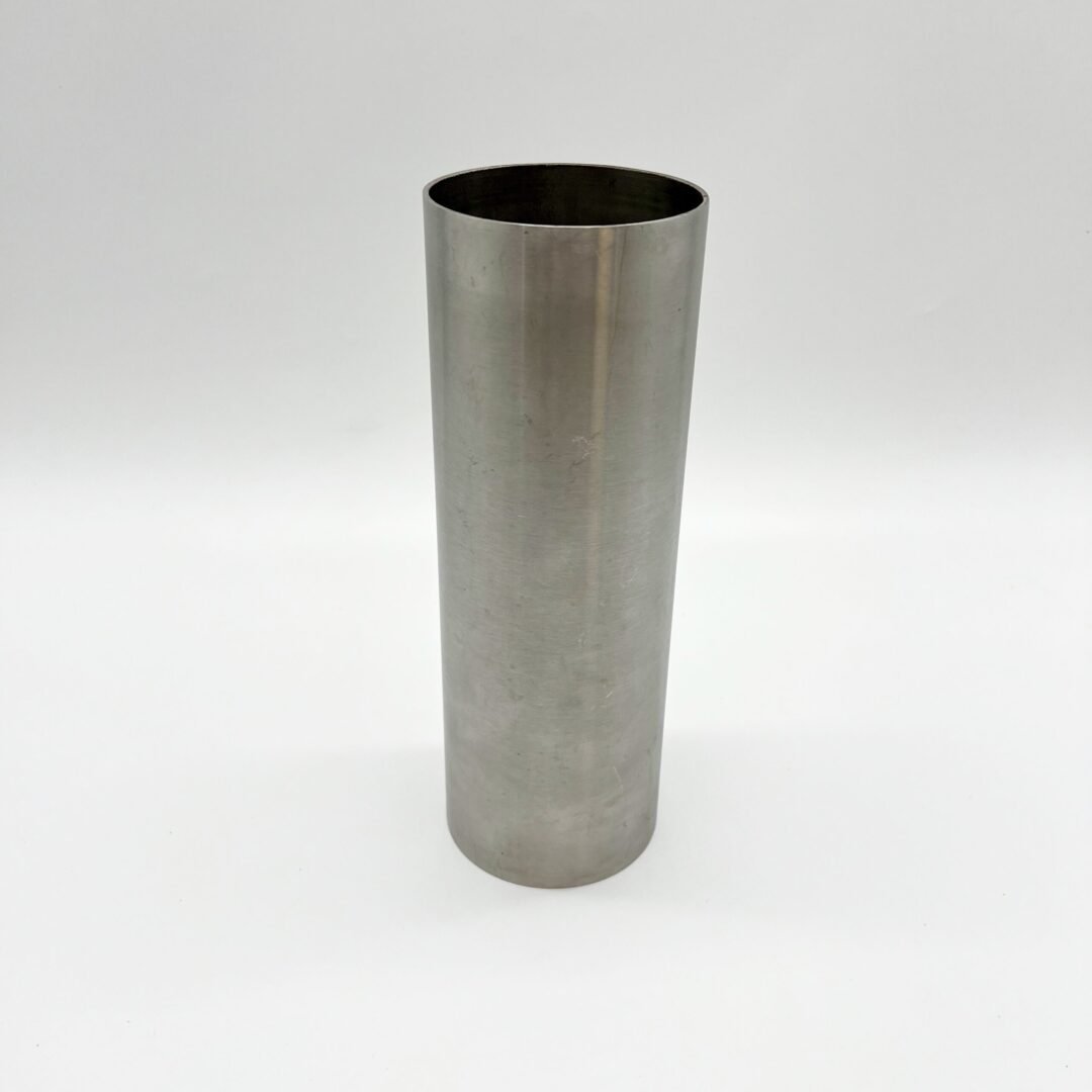 VASE ROULEAU / PIQUE-FLEURS INTÉGRÉ – ALUMINIUM BROSSÉ, 1970s – Image 6