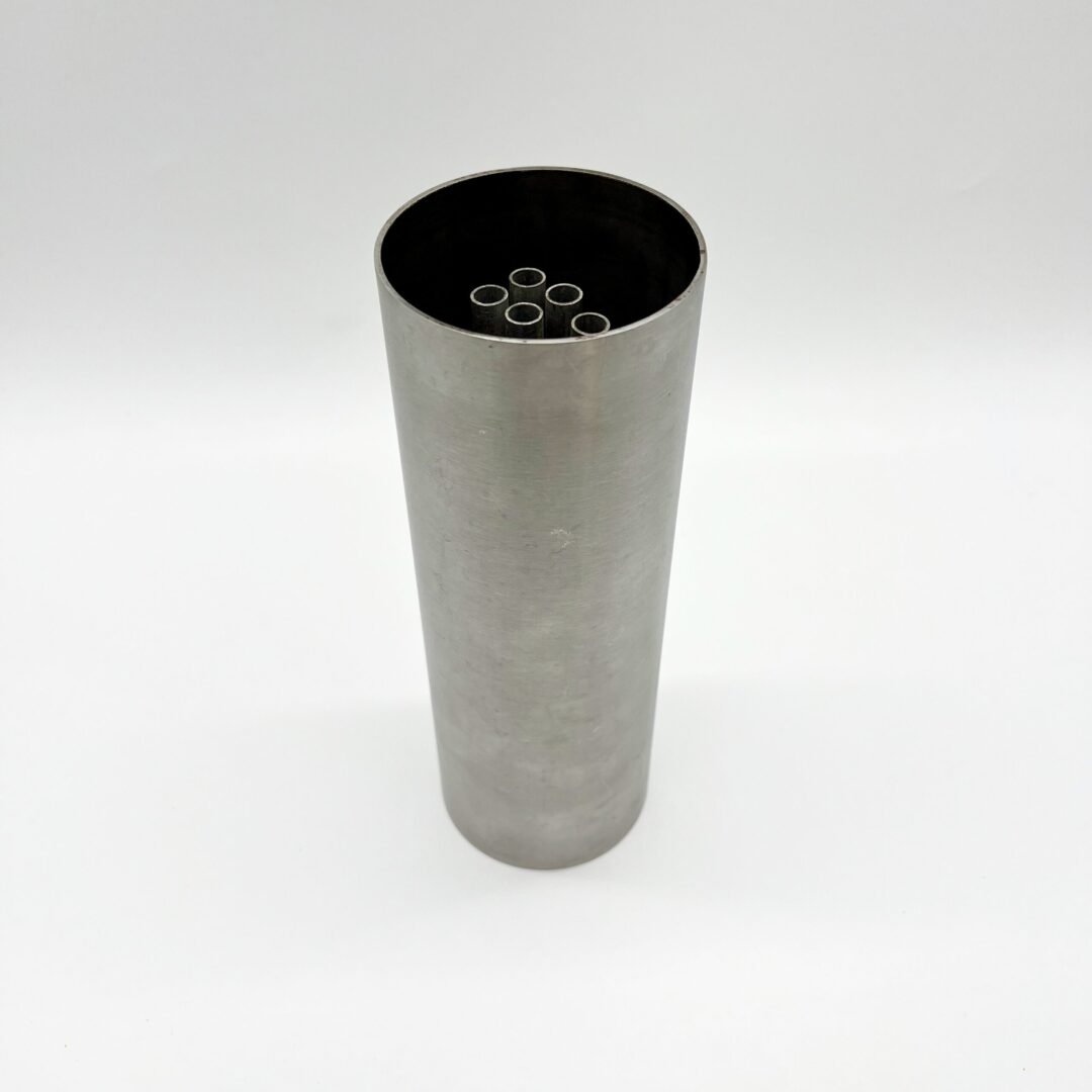 VASE ROULEAU / PIQUE-FLEURS INTÉGRÉ – ALUMINIUM BROSSÉ, 1970s – Image 7