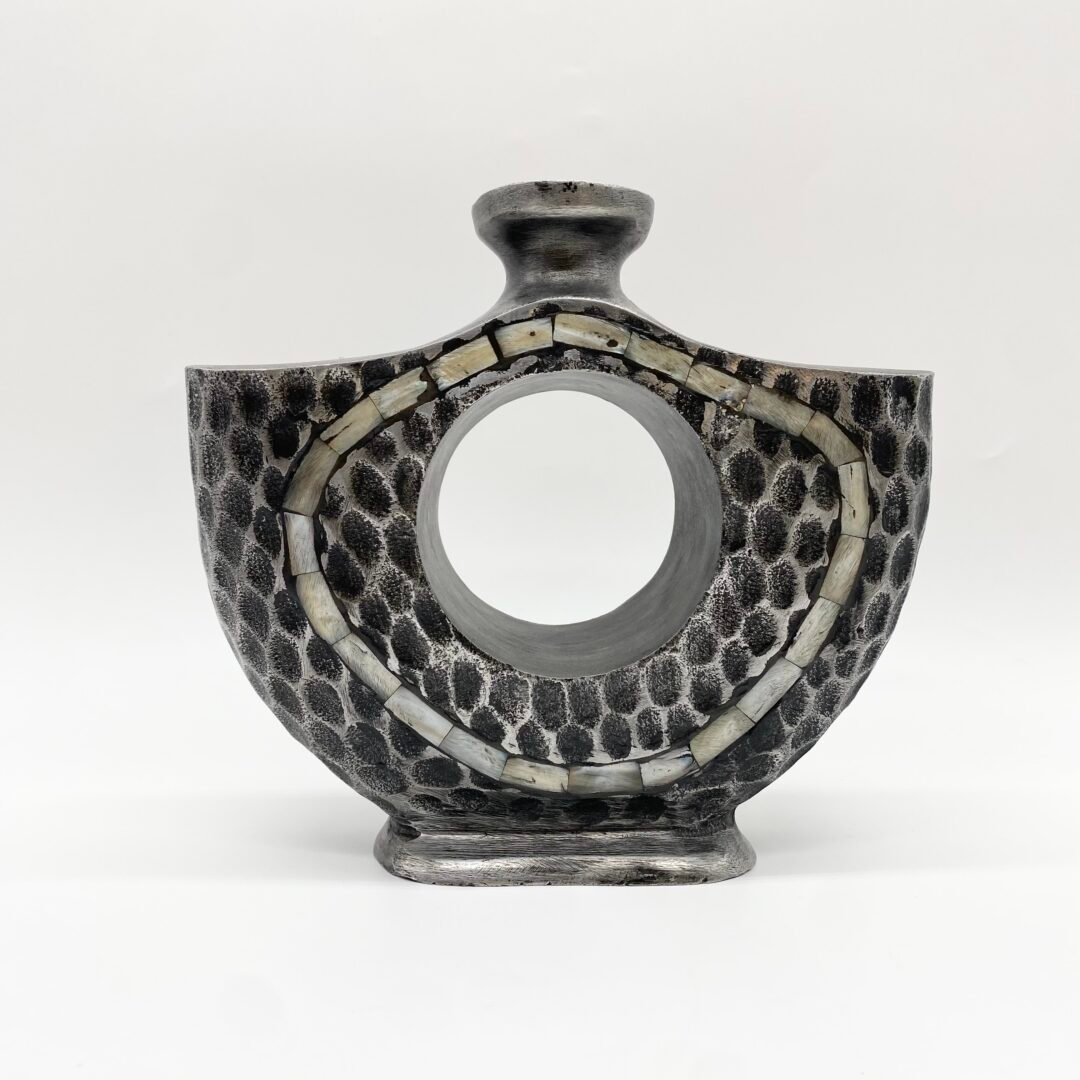 VASE "MARTELÉ  NACRE" / FONTE D’ALUMINIUM – 1980s