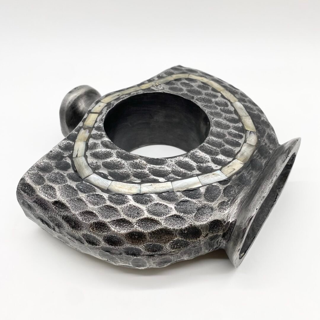 VASE "MARTELÉ  NACRE" / FONTE D’ALUMINIUM – 1980s – Image 7