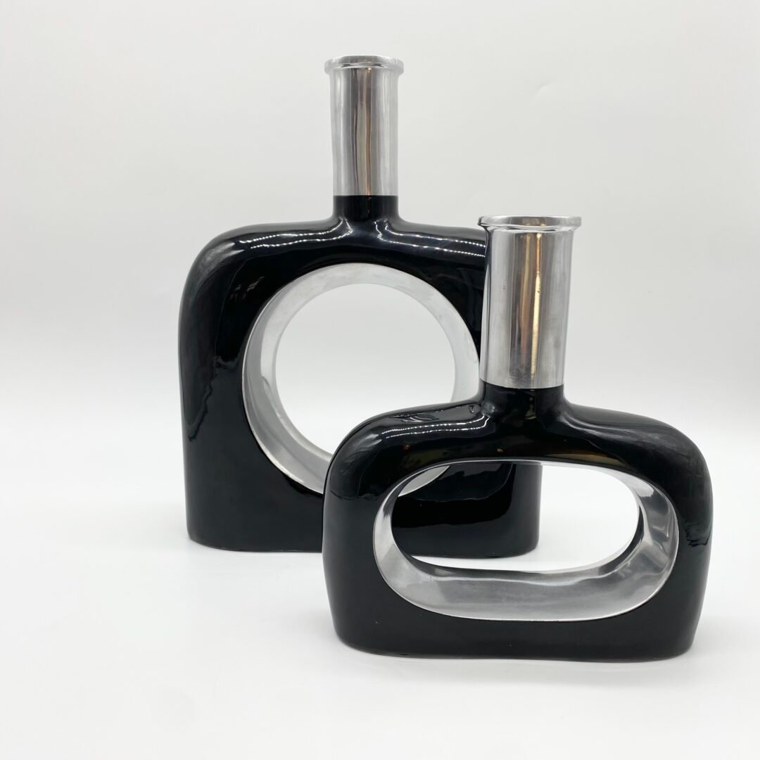 PAIRE DE VASES / FONTE D’ALUMINIUM LAQUÉ NOIR – 1980s – Image 3