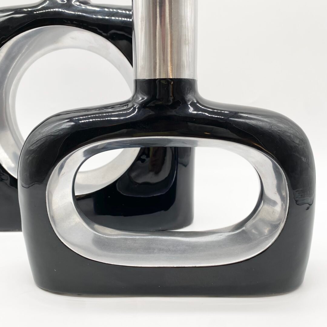 PAIRE DE VASES / FONTE D’ALUMINIUM LAQUÉ NOIR – 1980s – Image 2