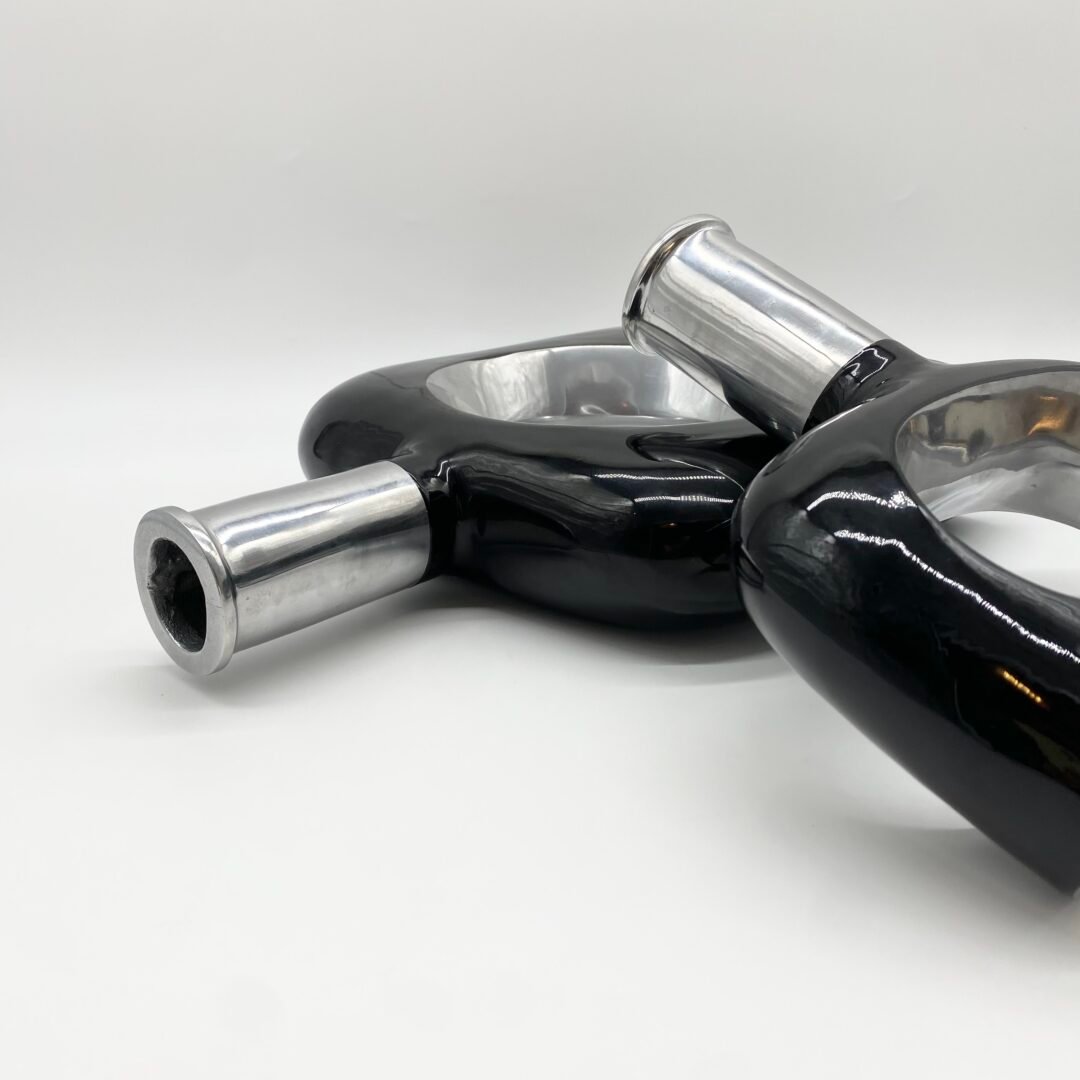 PAIRE DE VASES / FONTE D’ALUMINIUM LAQUÉ NOIR – 1980s – Image 11