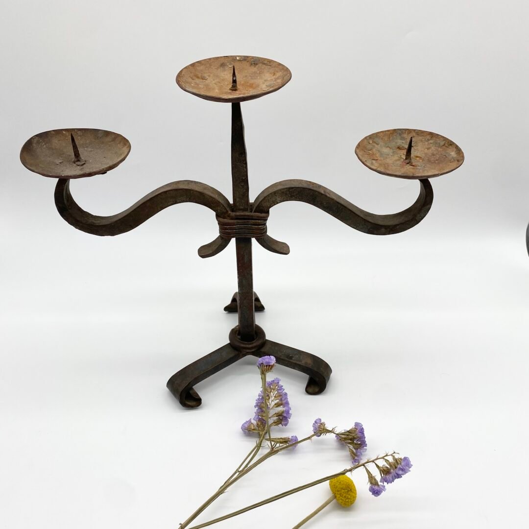 CHANDELIER BRUTALISTE / FER FORGÉ – TRAVAIL ARTISANAL – Image 4