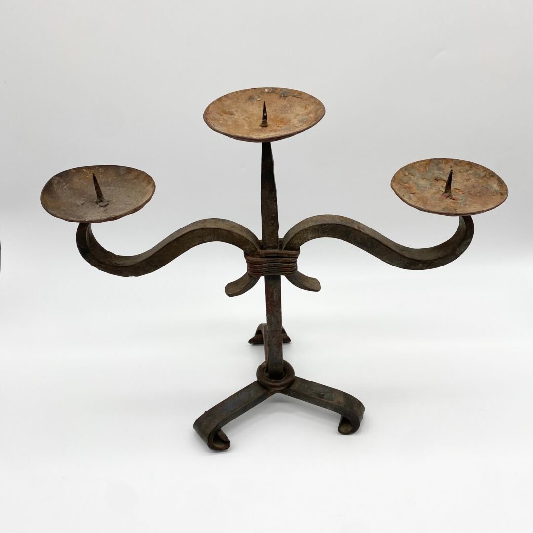 CHANDELIER BRUTALISTE / FER FORGÉ – TRAVAIL ARTISANAL – Image 6