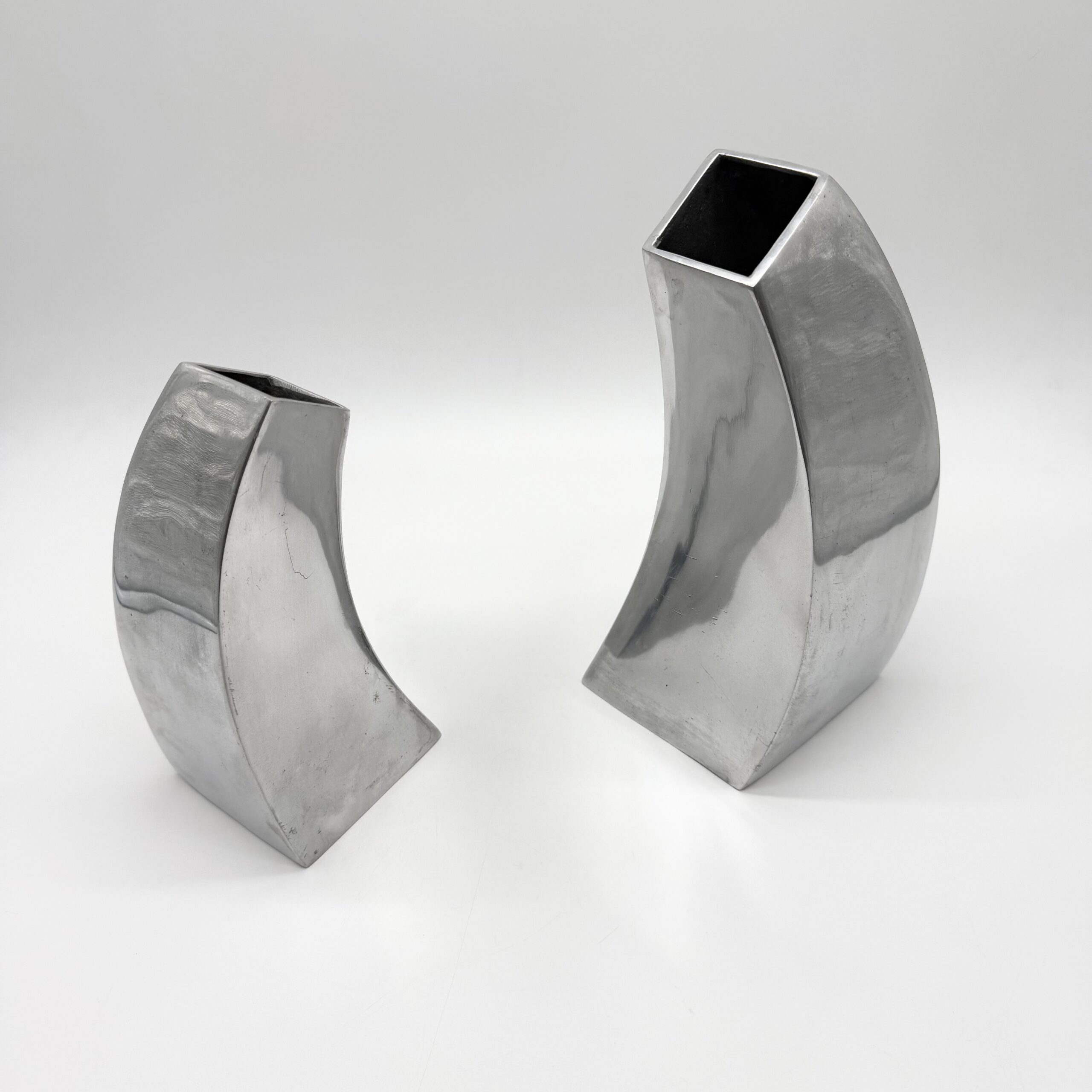 PAIRE DE VASES "SPACE AGE" EN FONTE D’ALU – 1980s – Image 4