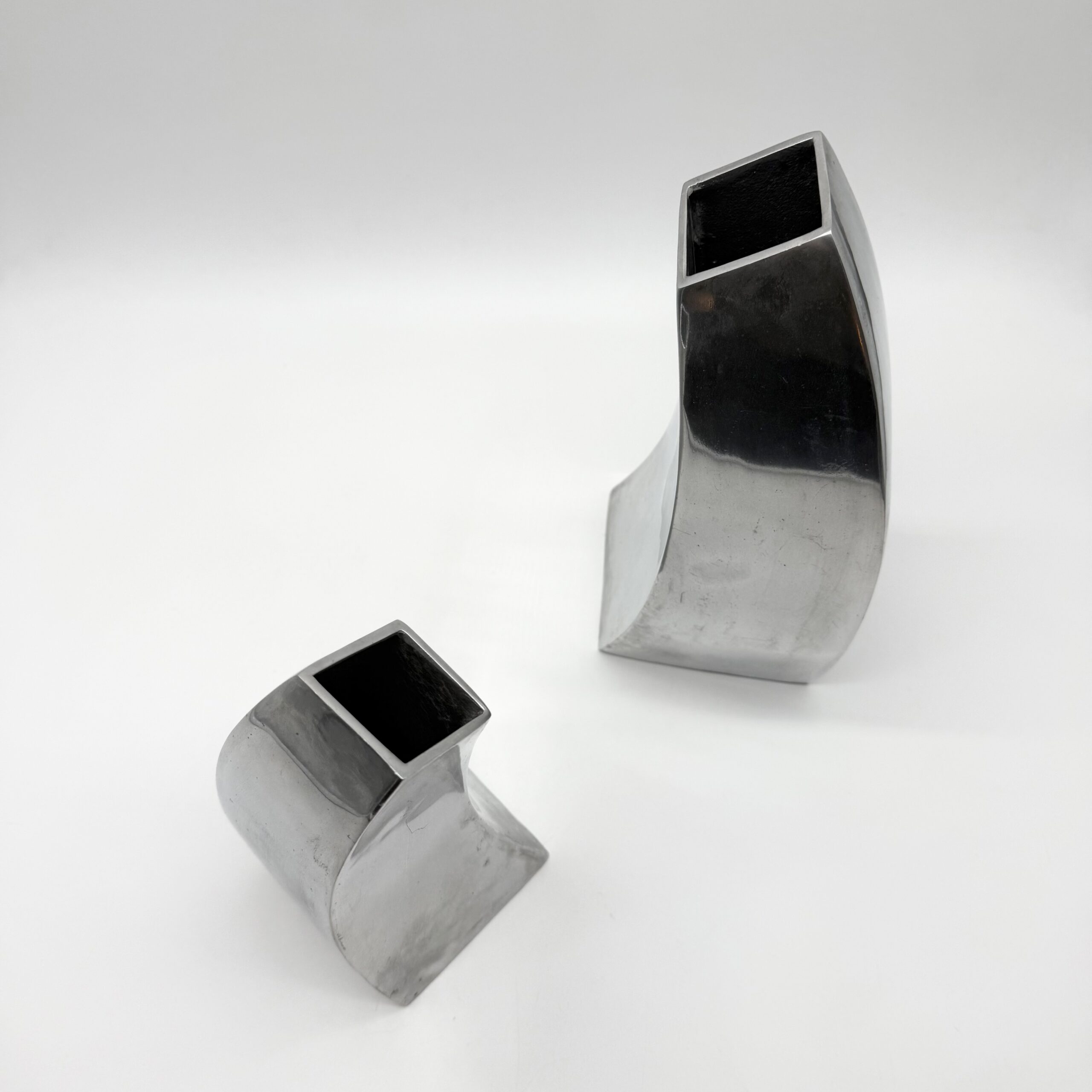 PAIRE DE VASES "SPACE AGE" EN FONTE D’ALU – 1980s – Image 19