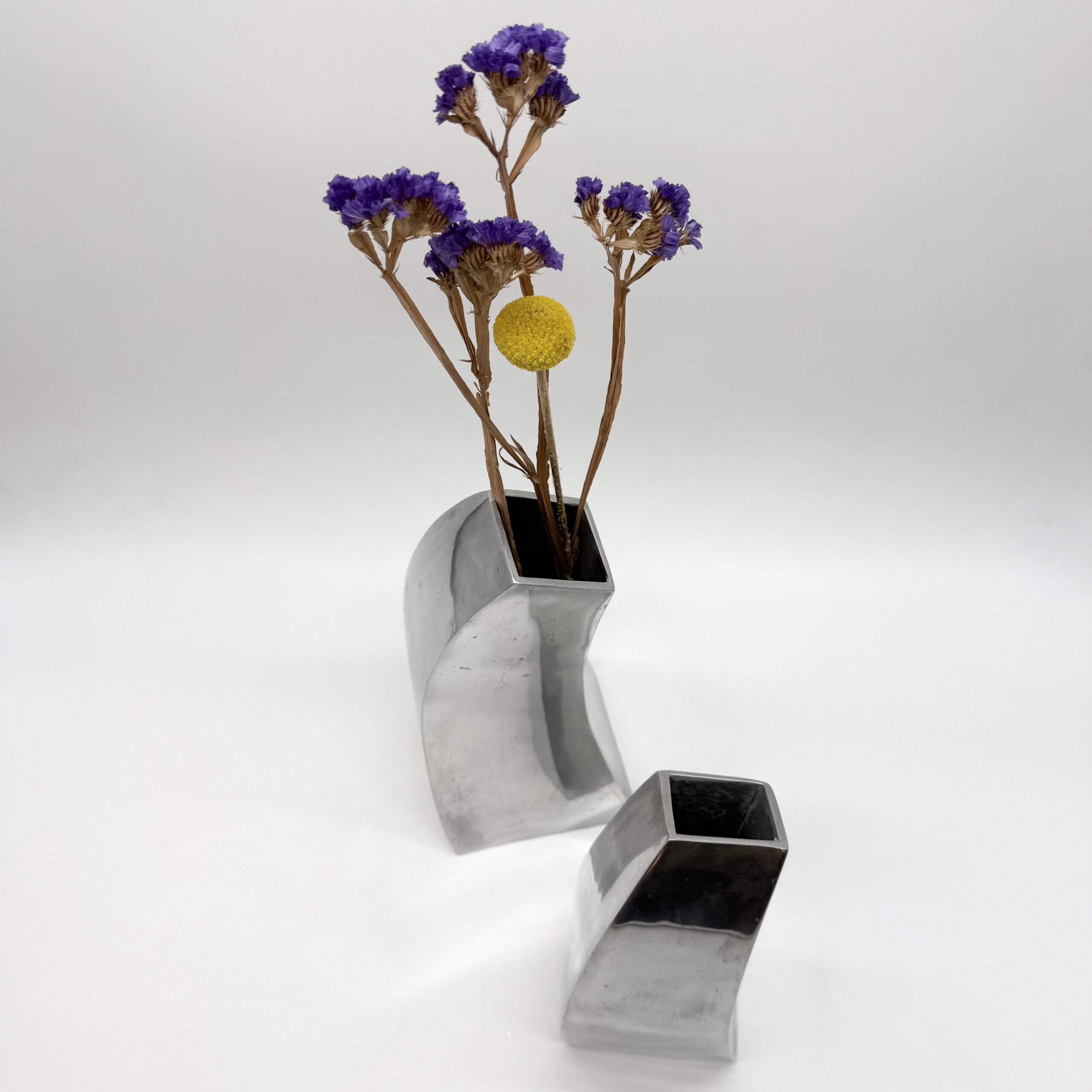 PAIRE DE VASES "SPACE AGE" EN FONTE D’ALU – 1980s – Image 18