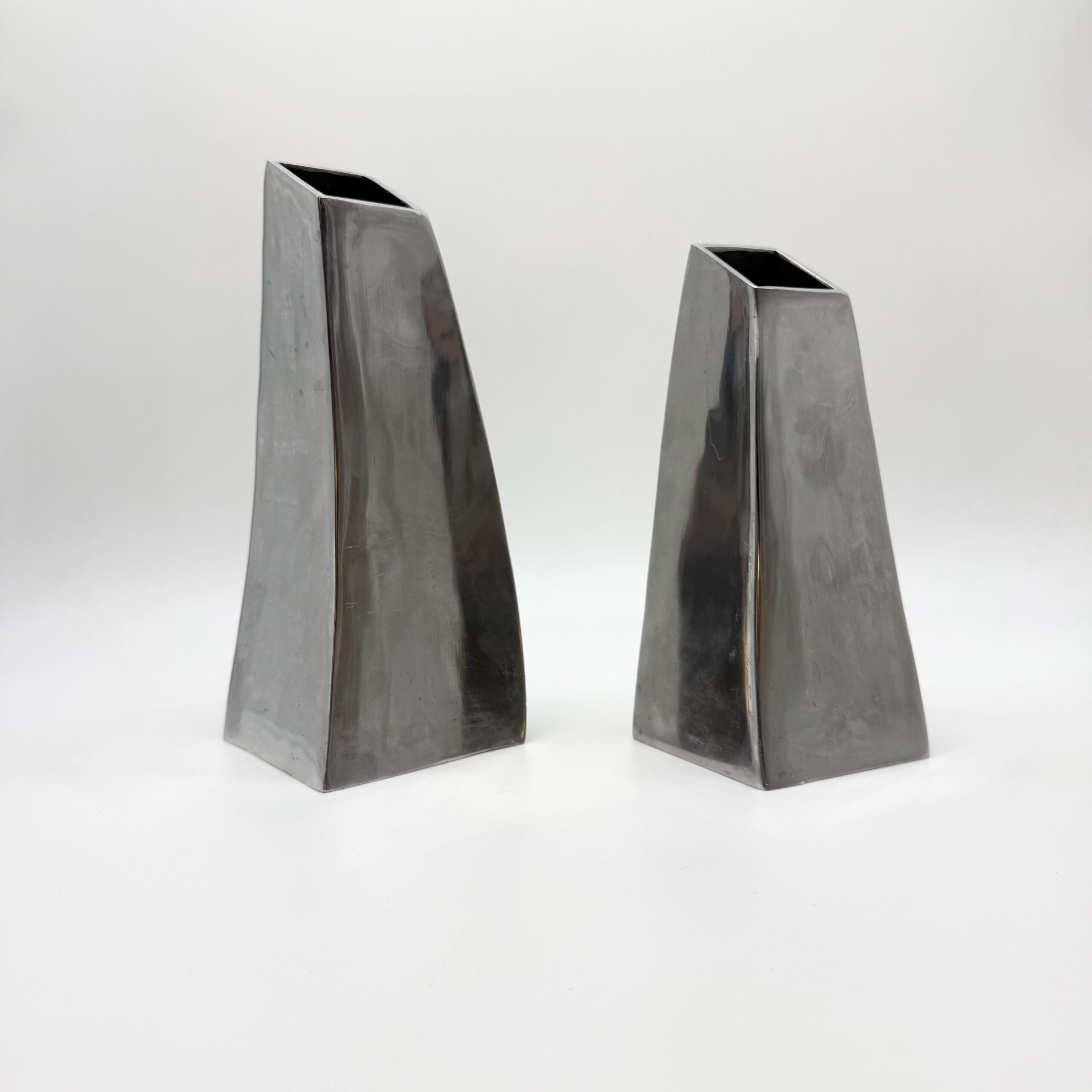 PAIRE DE VASES "SPACE AGE" EN FONTE D’ALU – 1980s – Image 17