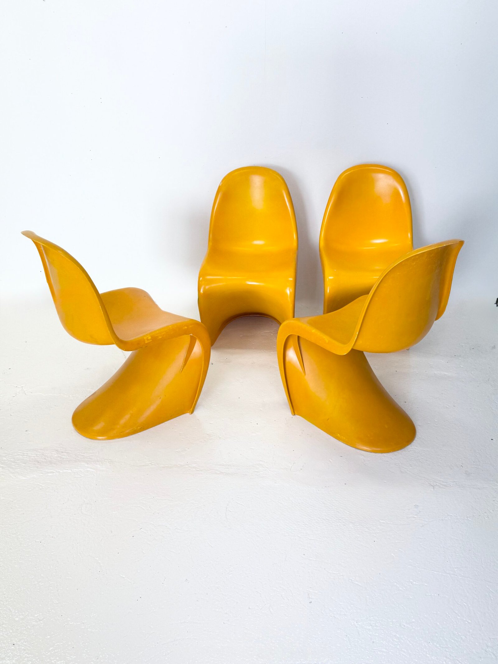 SUITE DE CHAISES DLG “PANTON” – 1970s
