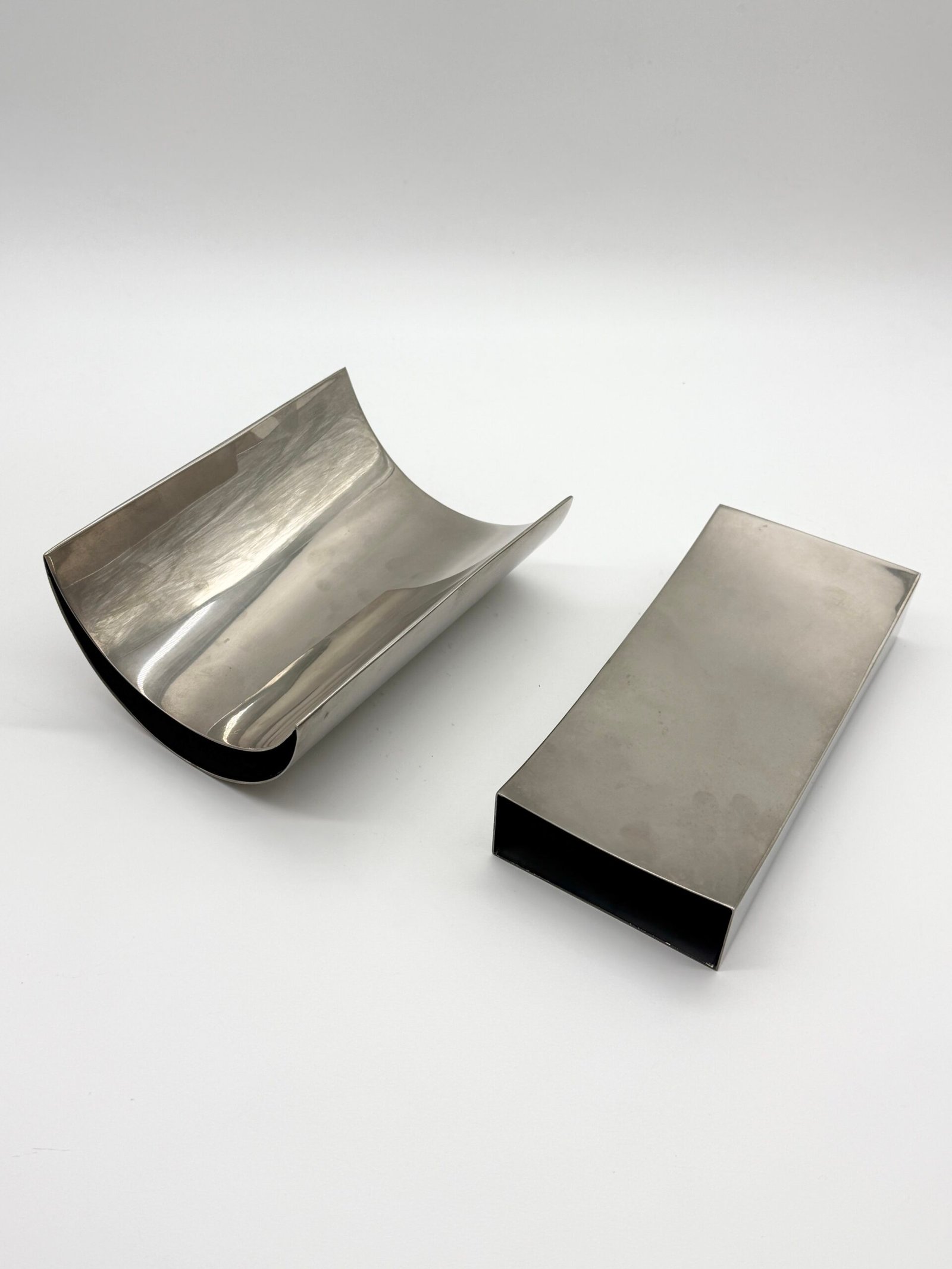 PAIRE DE VASES SCULPTURAUX EN ALU BROSSÉ, 1980s – Image 16