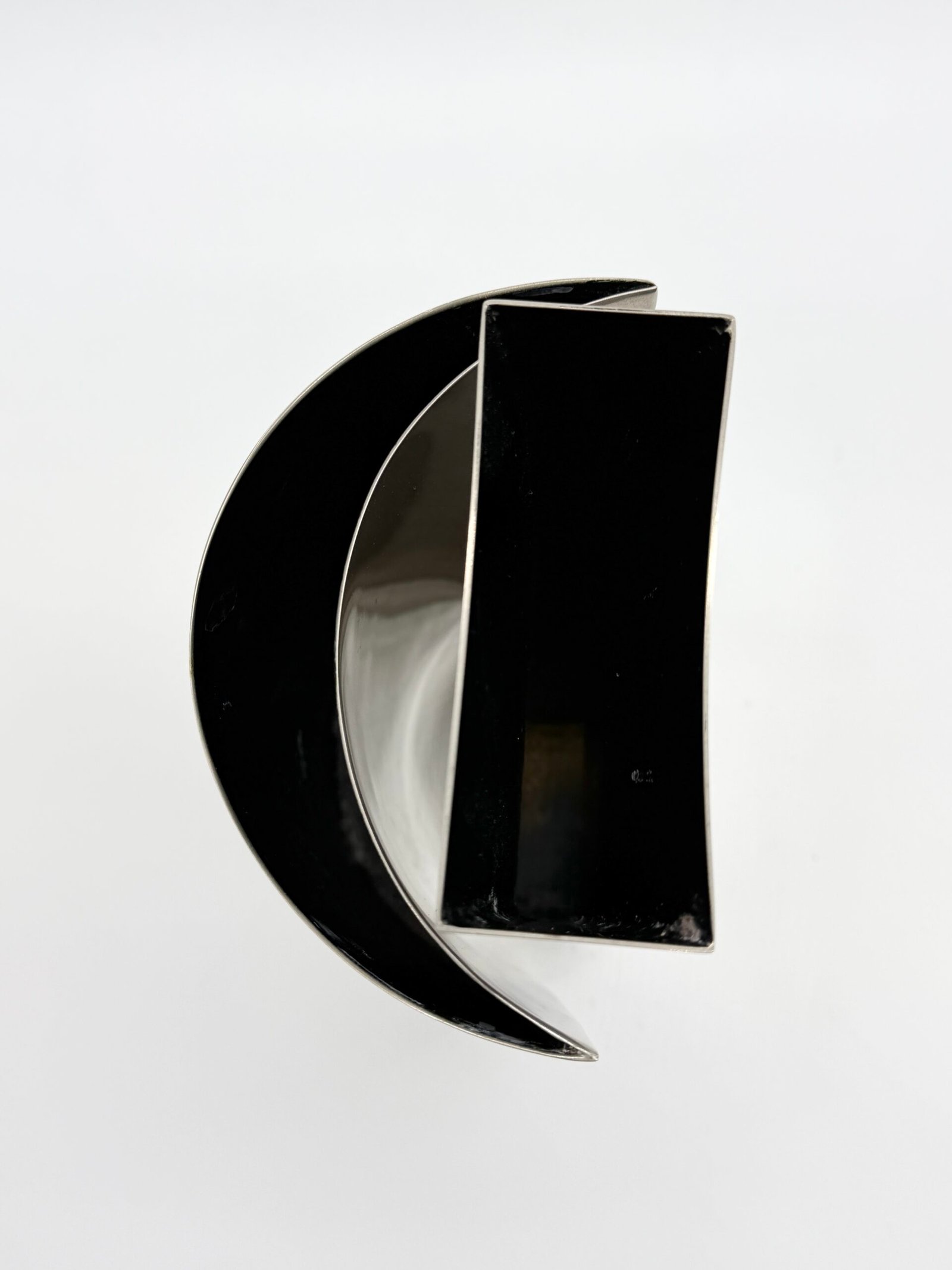 PAIRE DE VASES SCULPTURAUX EN ALU BROSSÉ, 1980s – Image 8