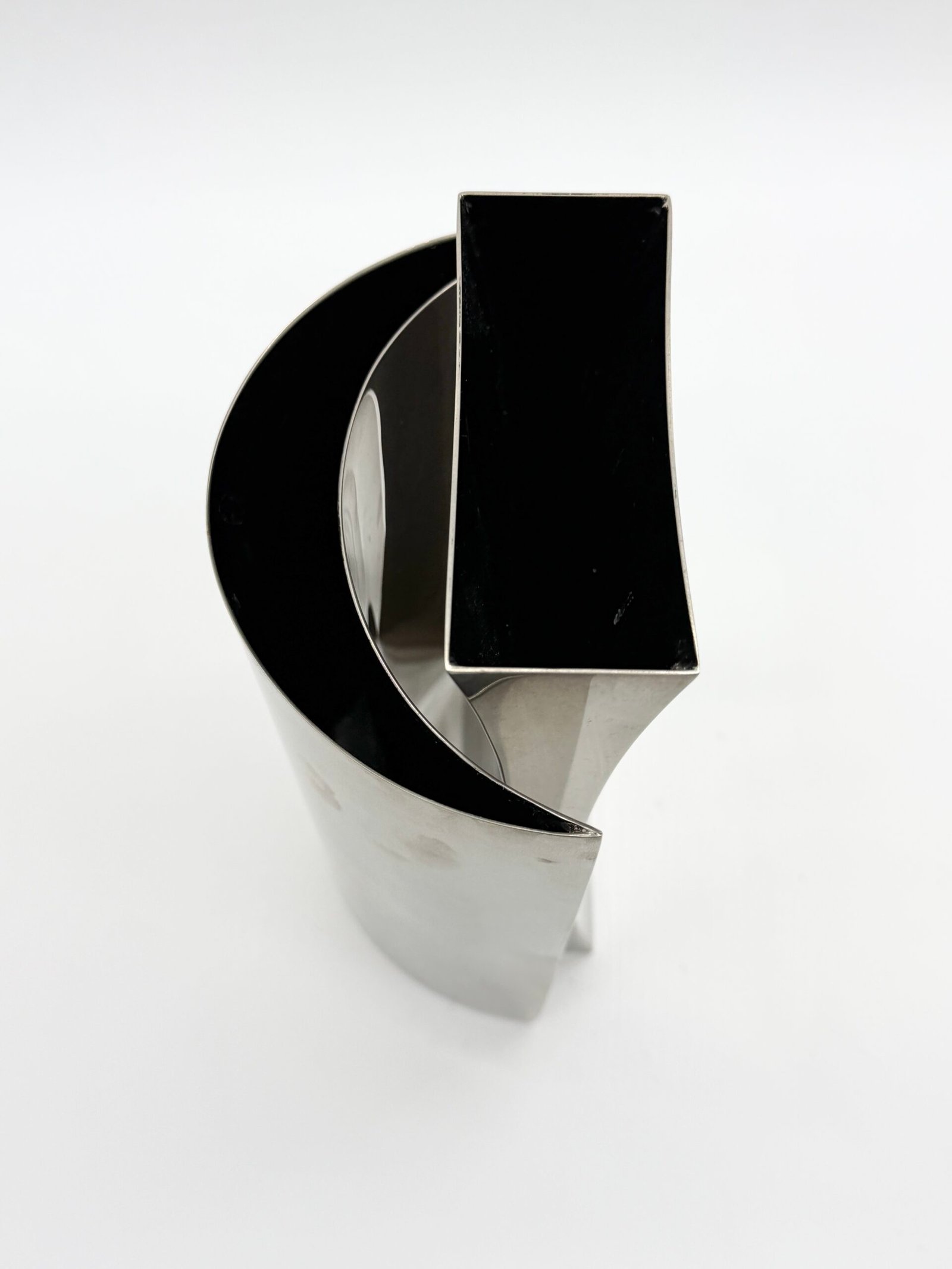 PAIRE DE VASES SCULPTURAUX EN ALU BROSSÉ, 1980s – Image 7