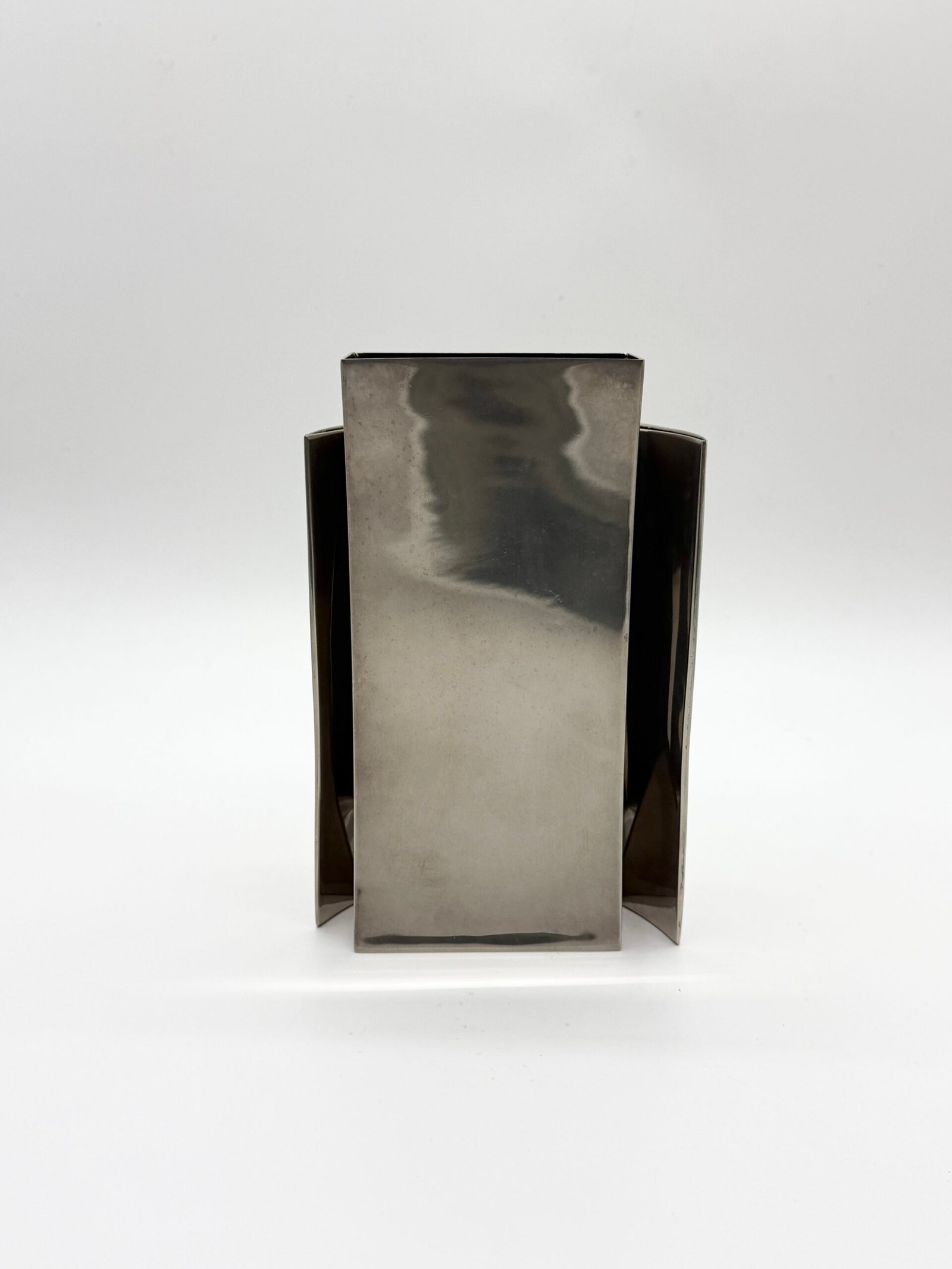 PAIRE DE VASES SCULPTURAUX EN ALU BROSSÉ, 1980s – Image 9