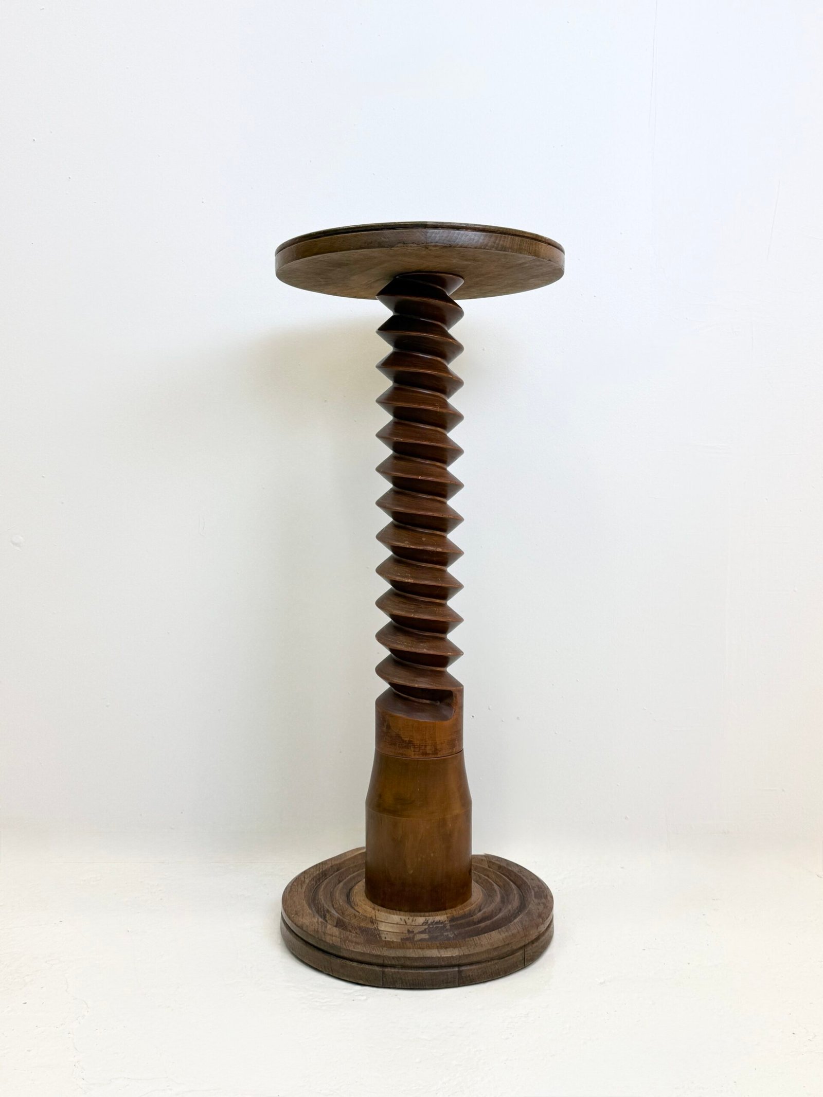 GRANDE COLONNE TORSADÉE — 1940–1970